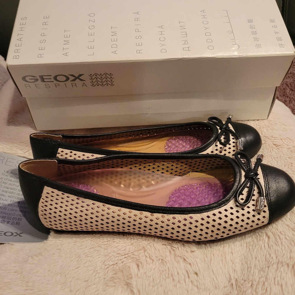 Geox Ballet Respira Flats - Black and Tan, Size 7 US